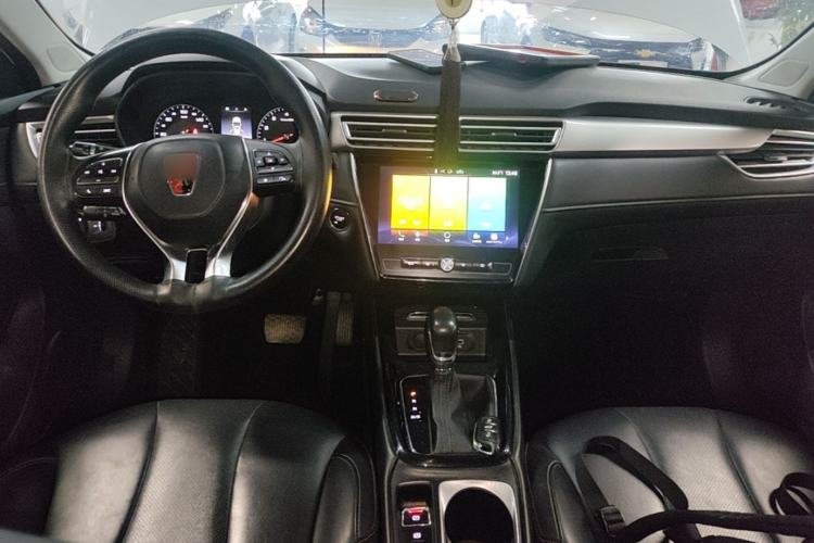 Used Roewe i5 2019 1.5L Automatic 4G Connected Langhao Edition Center Console