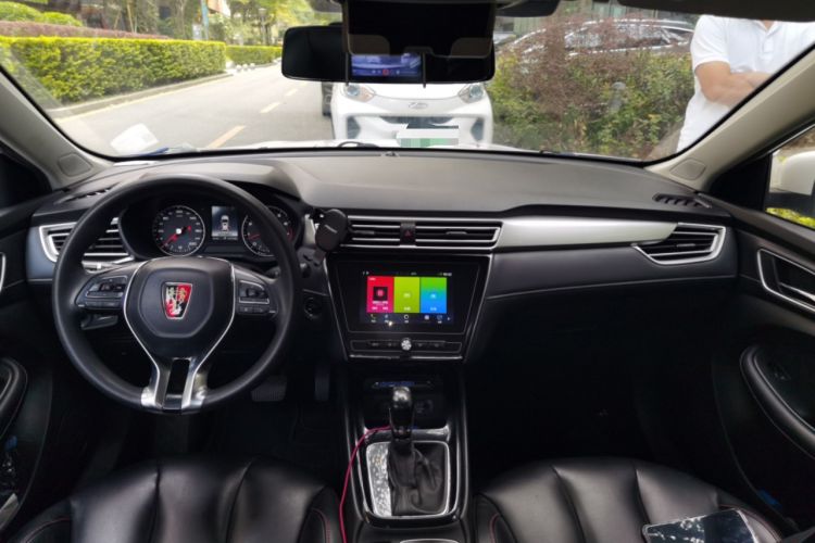 Used Roewe i5 2019 1.5L Automatic 4G Connected Langyue Edition Center Console