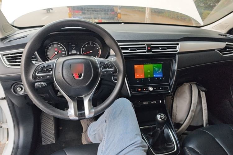 Used Roewe i5 2019 1.5L Manual 4G Connectable Langhao Edition Center Console