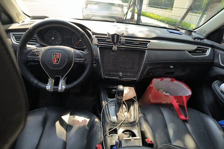 Used Roewe i5 2019 1.5L Automatic 4G Connected Langhao Edition Center Console