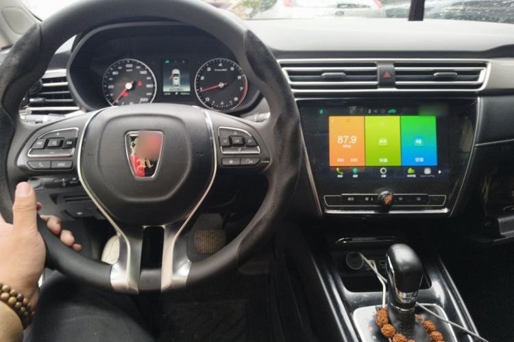 Used Roewe i5 2019 1.5L Automatic 4G Connected Langhao Edition Center Console