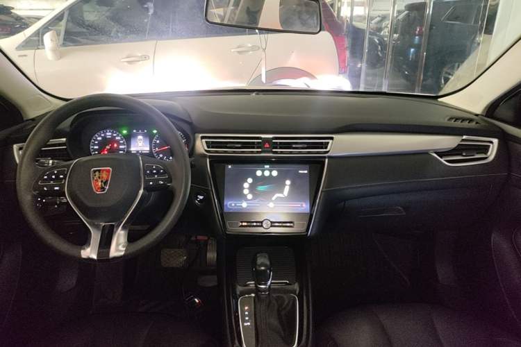 Used Roewe i5 2019 1.5L Automatic 4G Connected Langhao Edition Center Console