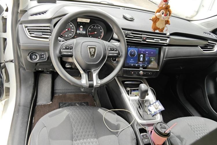 Used Roewe i5 2019 1.5L Automatic 4G Connected Langyue Edition Center Console