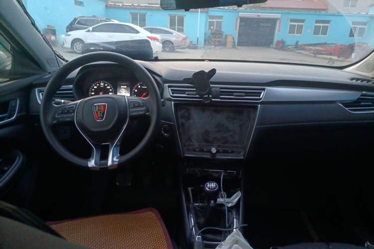 Used Roewe i5 2019 1.5L Manual 4G Connected Langyue Edition Center Console