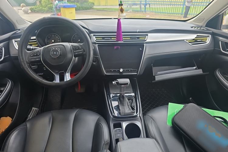 Used Roewe i5 2019 1.5L Automatic 4G Connected Langhao Edition Center Console