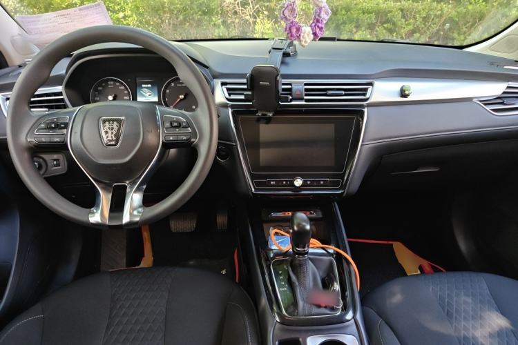 Used Roewe i5 2019 1.5L Automatic 4G Connected Linghao Edition Center Console