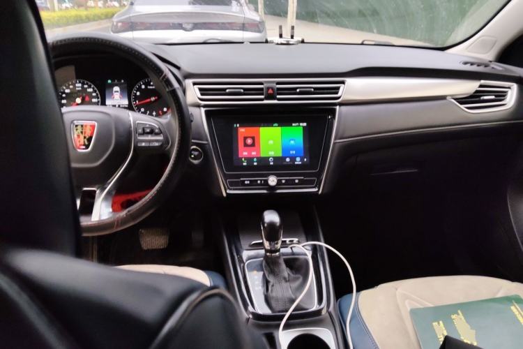 Used Roewe i5 2019 1.5L Automatic 4G Connected Linghao Edition Center Console