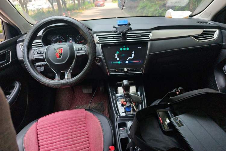 Used Roewe i5 2019 1.5L Automatic 4G Connected Langhao Edition Center Console