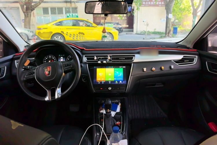 Used Roewe i5 2019 1.5L Automatic 4G Connected Langhao Edition Center Console