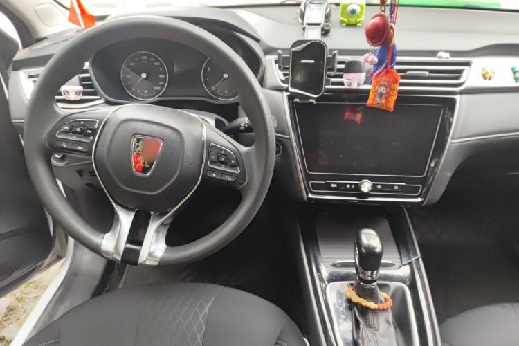 Used Roewe i5 2019 1.5L Automatic 4G Connected Langyue Edition Center Console