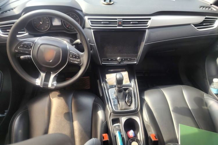 Used Roewe i5 2019 1.5L Automatic 4G Connected Langhao Edition Center Console