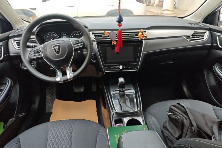 Used Roewe i5 2019 1.5L Automatic 4G Connected Langyue Edition Center Console