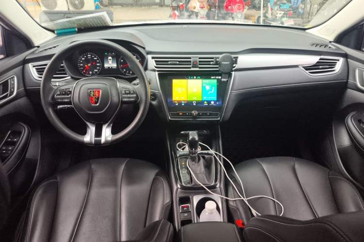 Used Roewe i5 2019 1.5L Automatic 4G Connected Langhao Edition Center Console