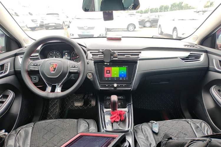 Used Roewe i5 2019 1.5L Automatic 4G Connected Linghao Edition Center Console