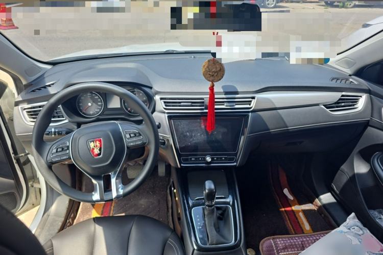 Used Roewe i5 2019 1.5L Automatic 4G Connected Linghao Edition Center Console