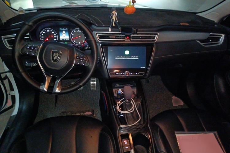 Used Roewe i5 2019 1.5L Automatic 4G Connected Langhao Edition Center Console