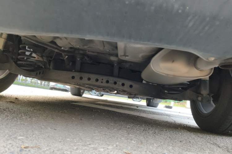 Used Roewe i5 2019 1.5L Manual 4G Connect Leehao Flagship Edition Chassis Rear