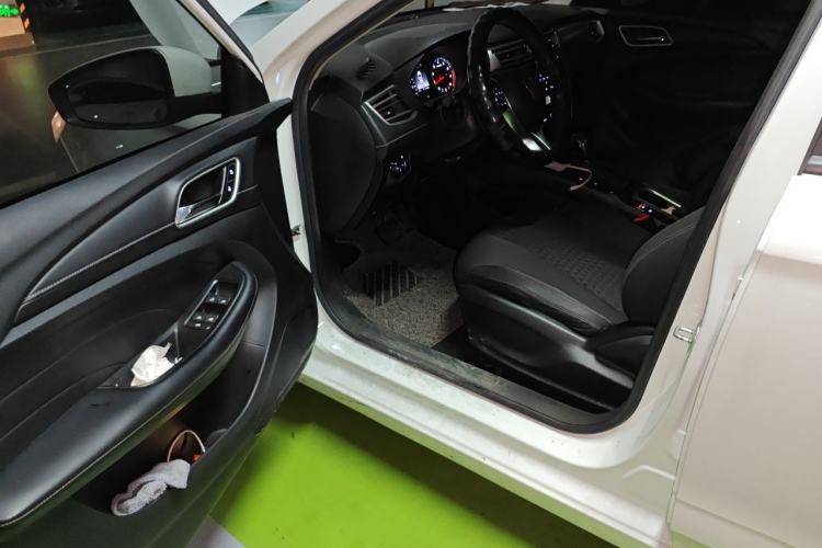 Used Roewe i5 2019 1.5L Automatic 4G Connected Langyue Edition Driver Seat