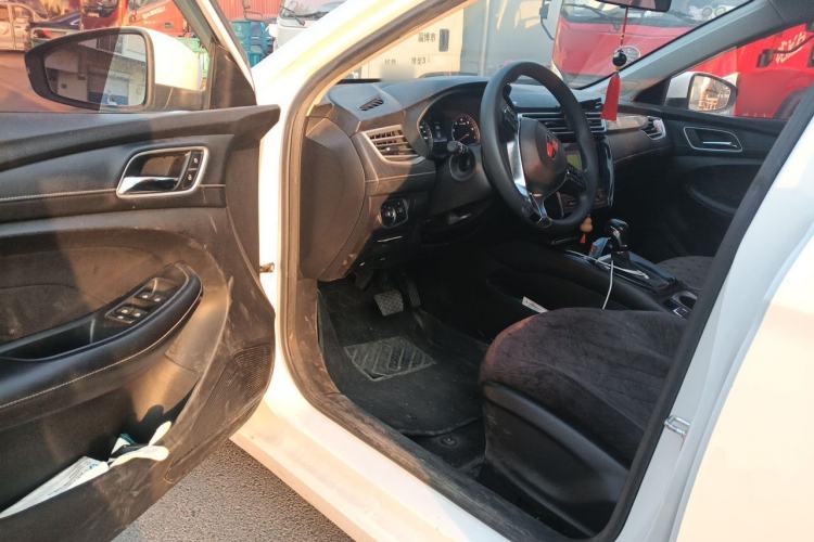 Used Roewe i5 2019 1.5L Automatic 4G Connected Langyue Edition Driver Seat