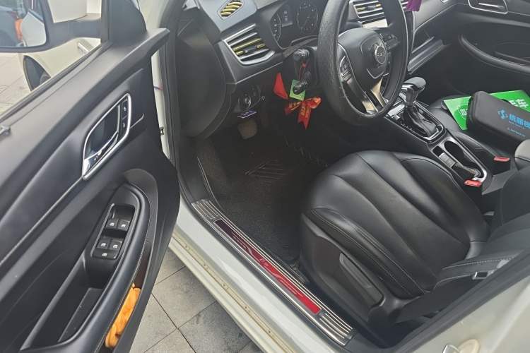Used Roewe i5 2019 1.5L Automatic 4G Connected Langhao Edition Driver Seat