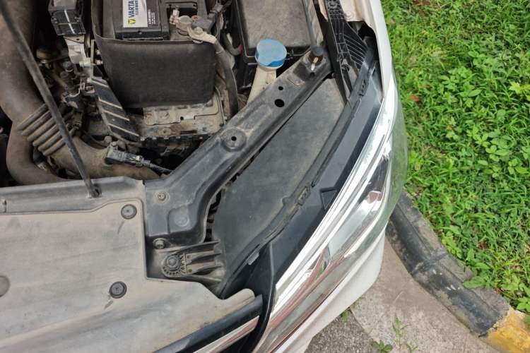 Used Roewe i5 2019 20T Automatic 4G Connected Supercharged Flagship Edition Engine Bay Left