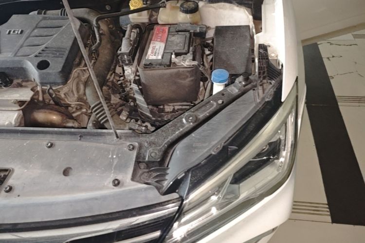 Used Roewe i5 2019 20T Automatic 4G Connected Supercharged Flagship Edition Engine Bay Left