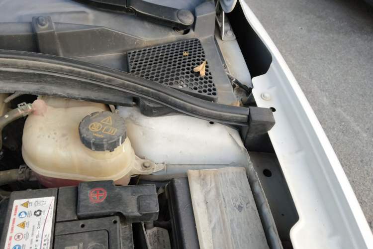 Used Roewe i5 2019 1.5L Manual 4G Connect Leehao Flagship Edition Engine Bay Left