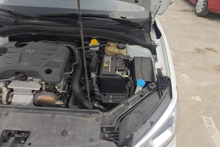 Used Roewe i5 2019 20T Automatic 4G Connected Supercharged Flagship Edition Engine Bay Left