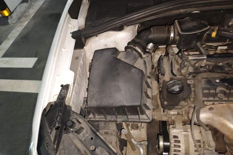 Used Roewe i5 2019 1.5L Automatic 4G Connected Langyue Edition Engine Bay Right