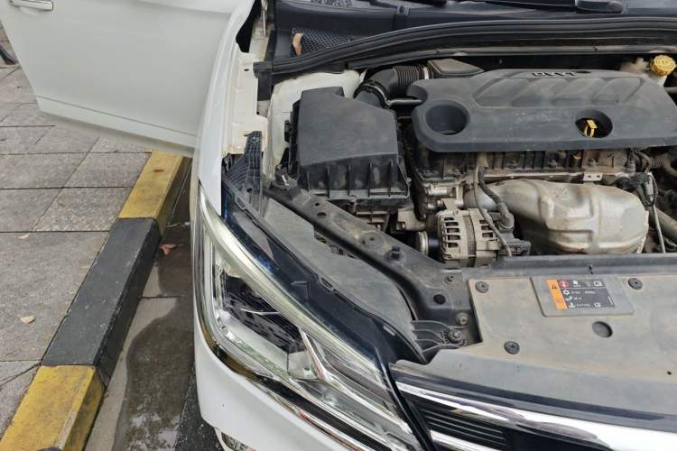 Used Roewe i5 2019 1.5L Automatic 4G Connected Langhao Edition Engine Bay Right