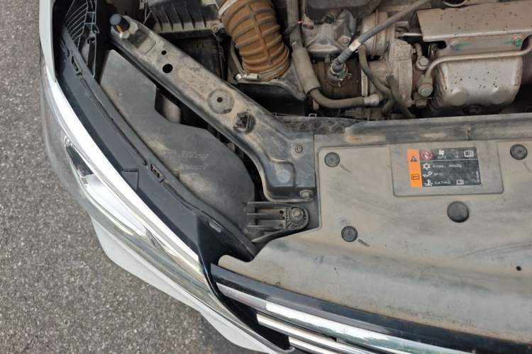 Used Roewe i5 2019 20T Automatic 4G Connected Supercharged Flagship Edition Engine Bay Right