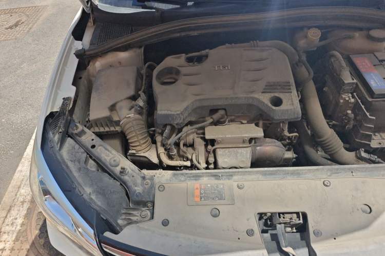 Used Roewe i5 2019 20T Automatic 4G Connected Supercharged Flagship Edition Engine Bay Right