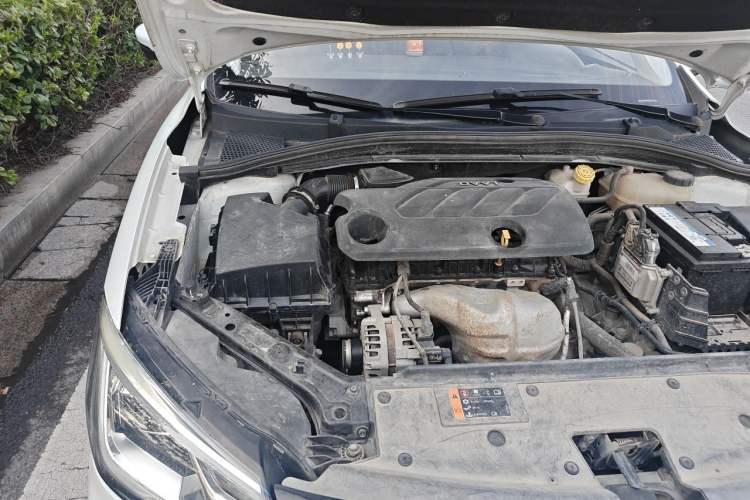 Used Roewe i5 2019 1.5L Automatic 4G Connected Langhao Edition Engine Bay Right