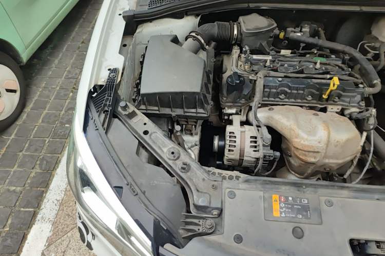 Used Roewe i5 2019 1.5L Automatic 4G Connected Langyue Edition Engine Bay Right