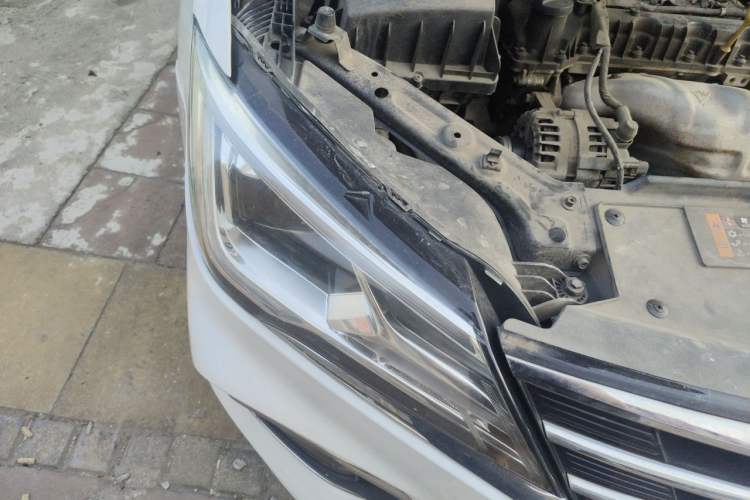 Used Roewe i5 2019 1.5L Automatic 4G Connected Langyue Edition Engine Bay Right