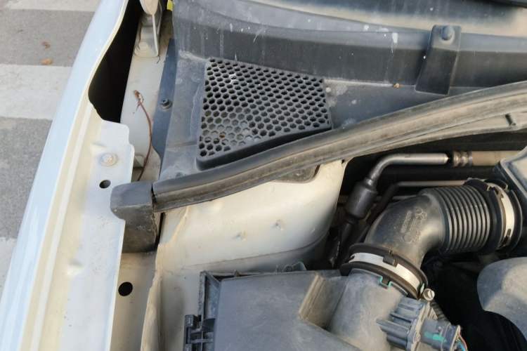 Used Roewe i5 2019 1.5L Manual 4G Connect Leehao Flagship Edition Engine Bay Right