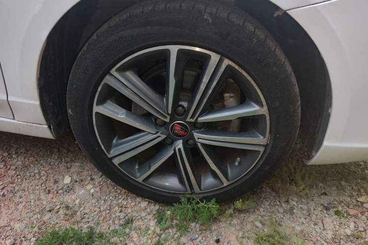 Used Roewe i5 2019 20T Automatic 4G Connected Supercharged Flagship Edition Exterior 1