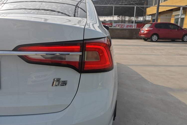 Used Roewe i5 2019 1.5L Manual 4G Connectable Langhao Edition Exterior 3