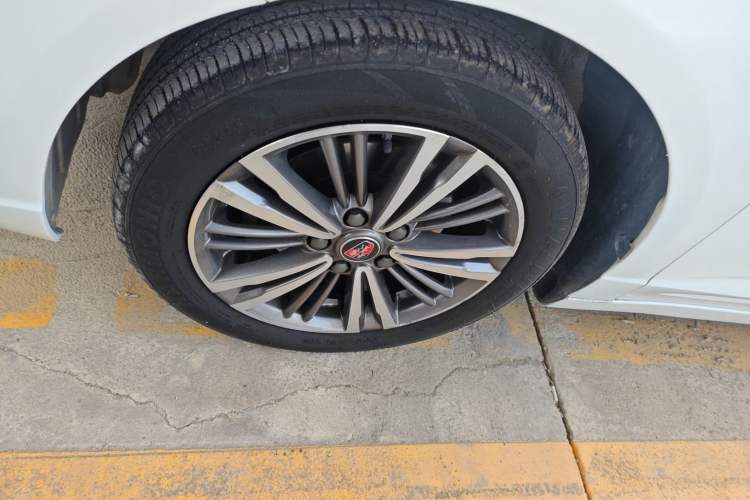 Used Roewe i5 2019 1.5L Manual 4G Connect Leehao Flagship Edition Exterior 4