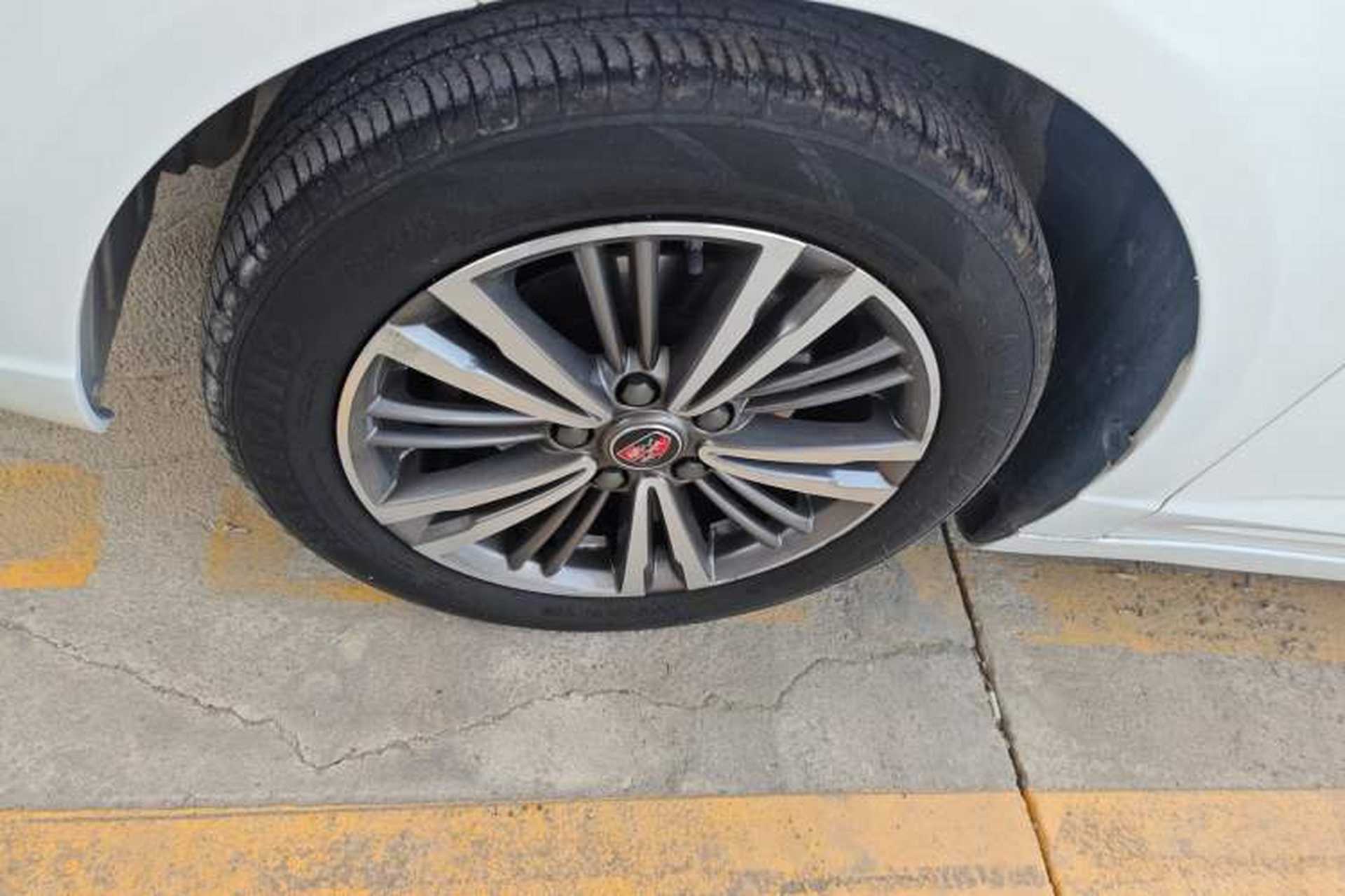 Used Roewe i5 2019 1.5L Manual 4G Connect Leehao Flagship Edition Exterior 4