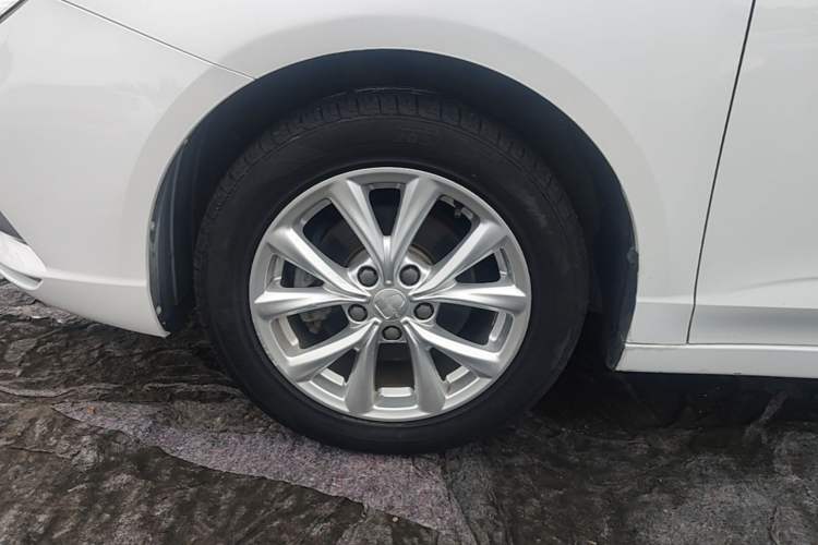Used Roewe i5 2019 1.5L Automatic 4G Connected Langyue Edition Exterior 4