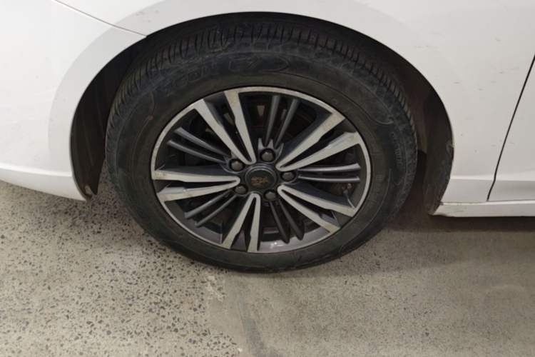 Used Roewe i5 2019 1.5L Manual 4G Connect Leehao Flagship Edition Exterior 4
