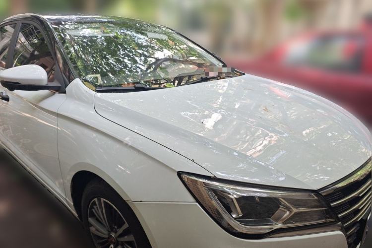 Used Roewe i5 2019 1.5L Automatic 4G Connected Langzhen Edition Front Right 45 Deg