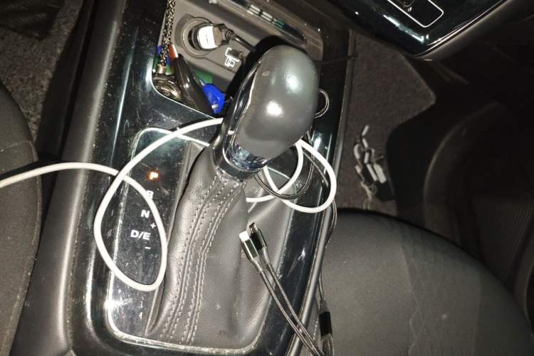 Used Roewe i5 2019 1.5L Automatic 4G Connected Langyue Edition Gear Lever