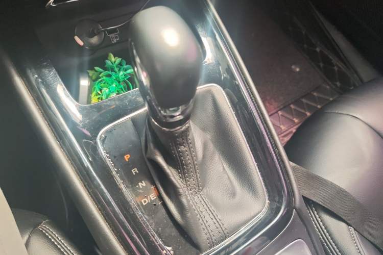 Used Roewe i5 2019 1.5L Automatic 4G Connected Langyue Edition Gear Lever