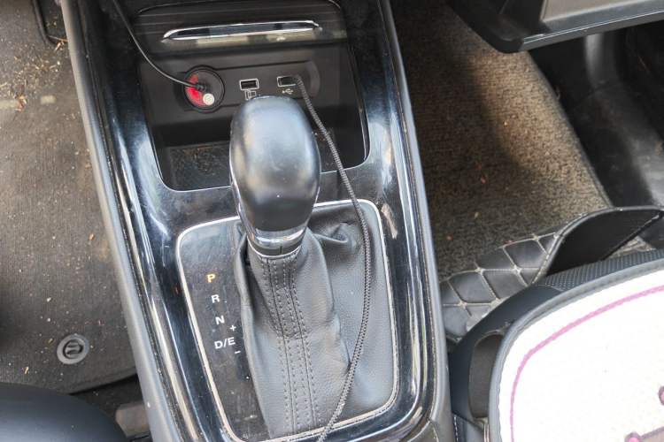 Used Roewe i5 2019 1.5L Automatic 4G Connected Linghao Edition Gear Lever