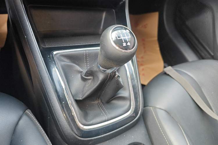 Used Roewe i5 2019 1.5L Manual 4G Connectable Langhao Edition Gear Lever