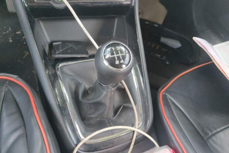 Used Roewe i5 2019 1.5L Manual 4G Connected Langyue Edition Gear Lever