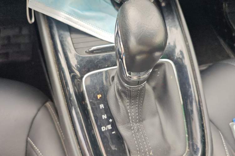 Used Roewe i5 2019 1.5L Automatic 4G Connected Linghao Flagship Edition Gear Lever