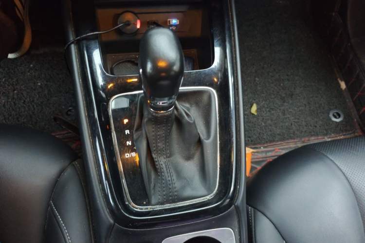 Used Roewe i5 2019 20T Automatic 4G Connected Supercharged Flagship Edition Gear Lever